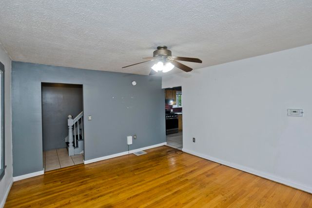 1439 Worcester St, Springfield, MA 01151