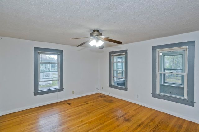 1439 Worcester St, Springfield, MA 01151