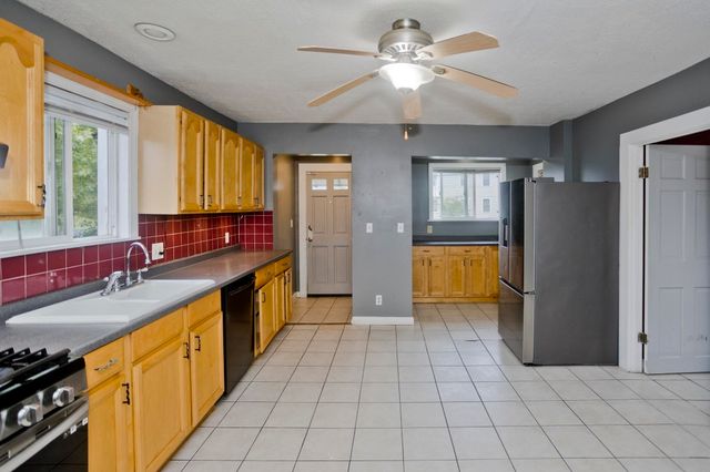 1439 Worcester St, Springfield, MA 01151
