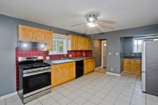 1439 Worcester St, Springfield, MA 01151