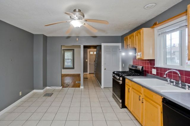 1439 Worcester St, Springfield, MA 01151