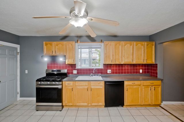 1439 Worcester St, Springfield, MA 01151