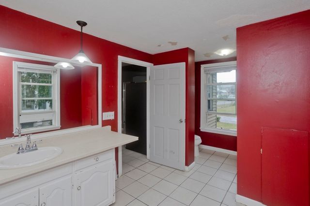 1439 Worcester St, Springfield, MA 01151