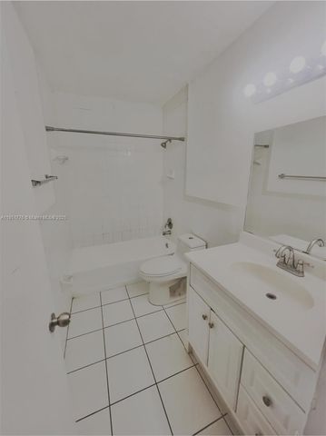7701 Davie Road Ext 202, Davie, FL 33024
