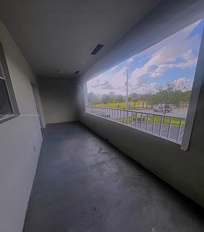 7701 Davie Road Ext 202, Davie, FL 33024