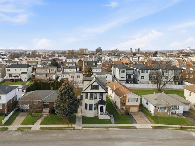 703 3RD ST, Secaucus, NJ 07094