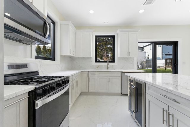 703 3RD ST, Secaucus, NJ 07094