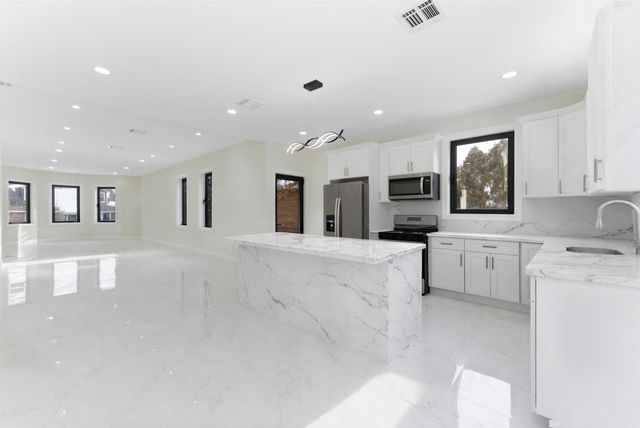 703 3RD ST, Secaucus, NJ 07094