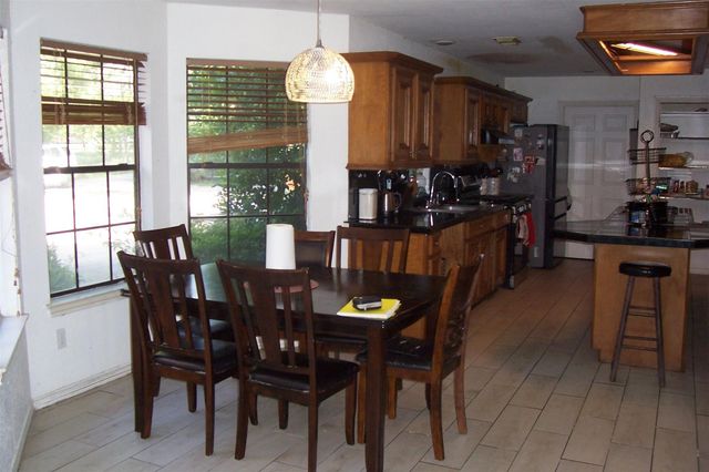 12110 Hillcrest Dr, Pinehurst, TX 77362