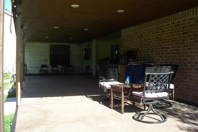 12110 Hillcrest Dr, Pinehurst, TX 77362