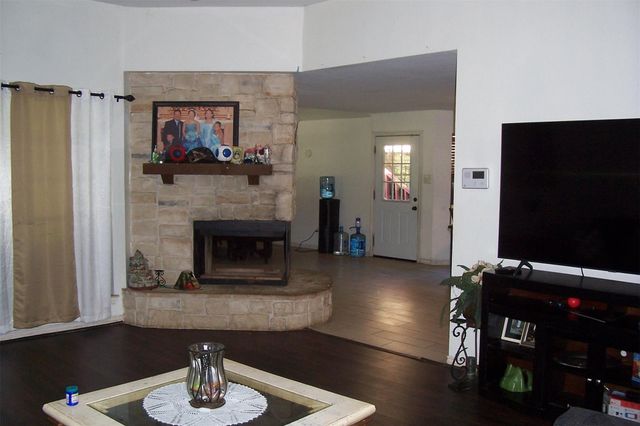 12110 Hillcrest Dr, Pinehurst, TX 77362