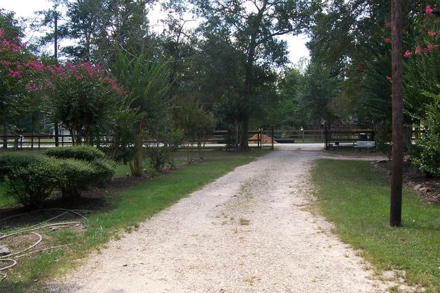 12110 Hillcrest Dr, Pinehurst, TX 77362