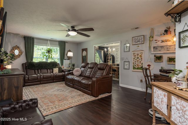 111 Camellia Creek Drive, Richlands, NC 28574
