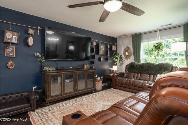 111 Camellia Creek Drive, Richlands, NC 28574