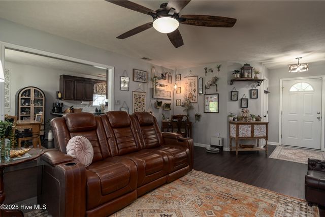111 Camellia Creek Drive, Richlands, NC 28574