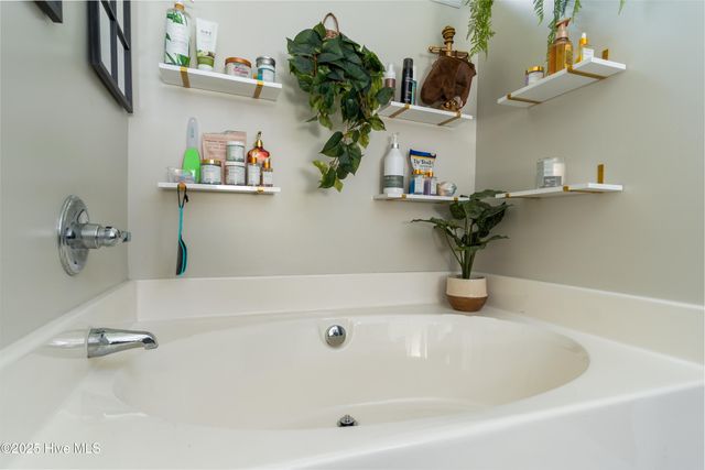 111 Camellia Creek Drive, Richlands, NC 28574