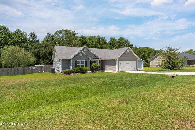 111 Camellia Creek Drive, Richlands, NC 28574
