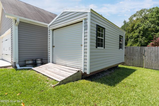 111 Camellia Creek Drive, Richlands, NC 28574