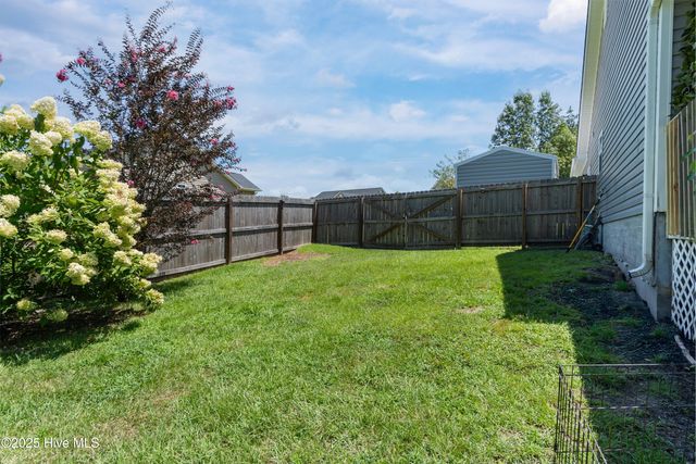 111 Camellia Creek Drive, Richlands, NC 28574