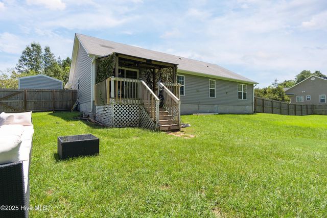 111 Camellia Creek Drive, Richlands, NC 28574