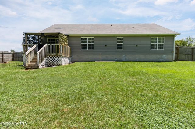 111 Camellia Creek Drive, Richlands, NC 28574