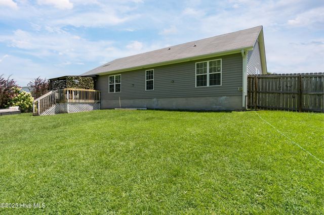 111 Camellia Creek Drive, Richlands, NC 28574