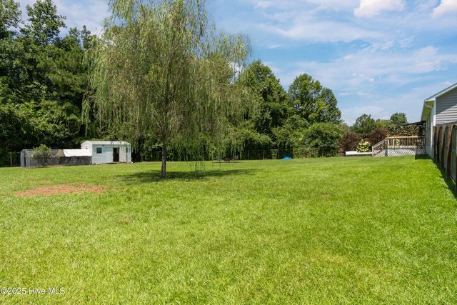 111 Camellia Creek Drive, Richlands, NC 28574