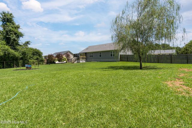 111 Camellia Creek Drive, Richlands, NC 28574