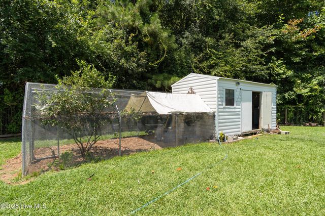 111 Camellia Creek Drive, Richlands, NC 28574