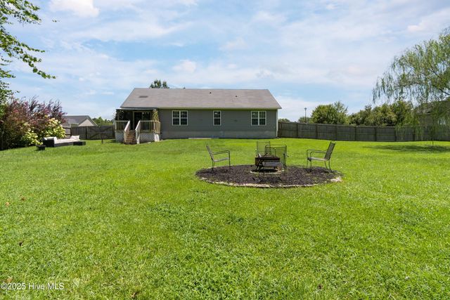 111 Camellia Creek Drive, Richlands, NC 28574