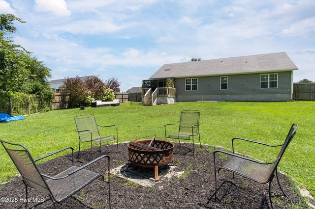 111 Camellia Creek Drive, Richlands, NC 28574