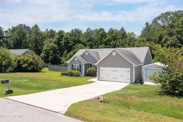111 Camellia Creek Drive, Richlands, NC 28574