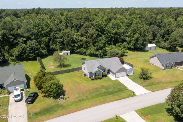 111 Camellia Creek Drive, Richlands, NC 28574