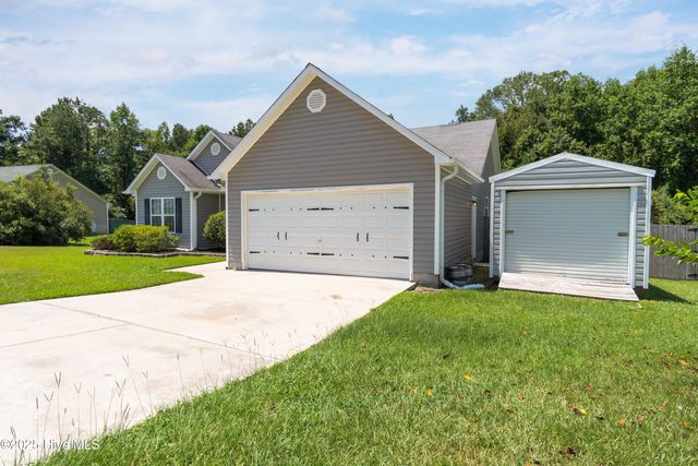 111 Camellia Creek Drive, Richlands, NC 28574