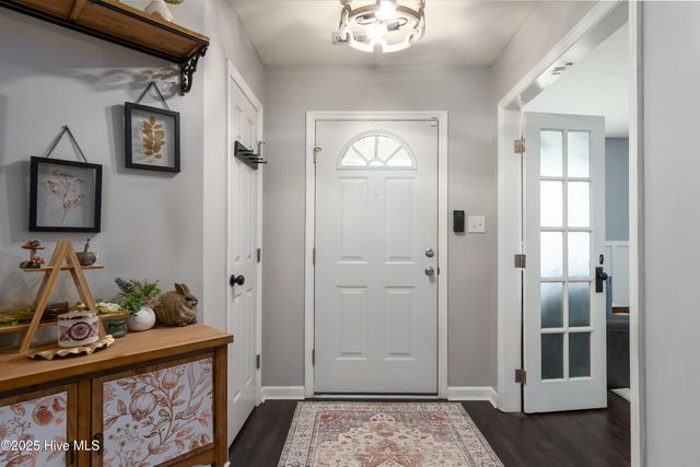 111 Camellia Creek Drive, Richlands, NC 28574