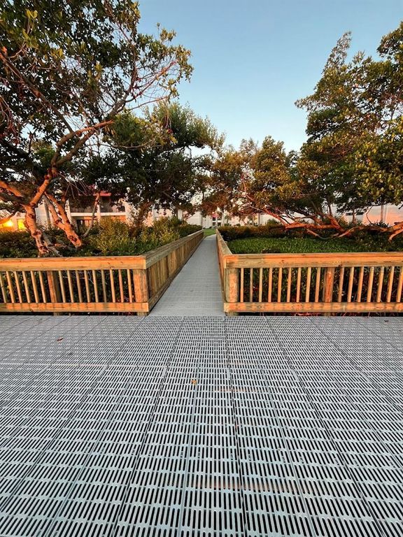 Image 33 of property listing at 1801 GULF DRIVE N 166, Bradenton Beach, FL 34217