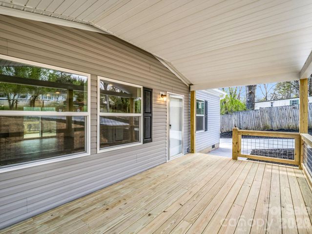 129 Haven Road, East Flat Rock, NC 28726