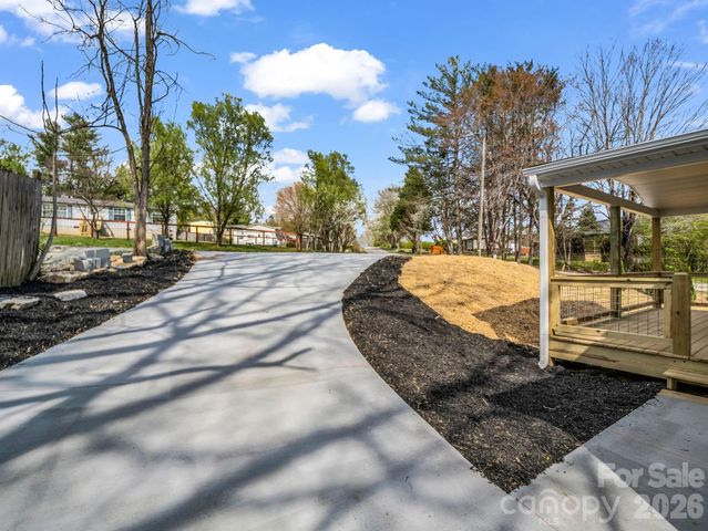 129 Haven Road, East Flat Rock, NC 28726