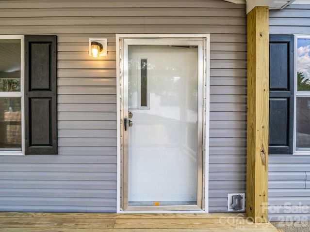 129 Haven Road, East Flat Rock, NC 28726