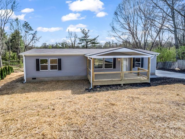 129 Haven Road, East Flat Rock, NC 28726