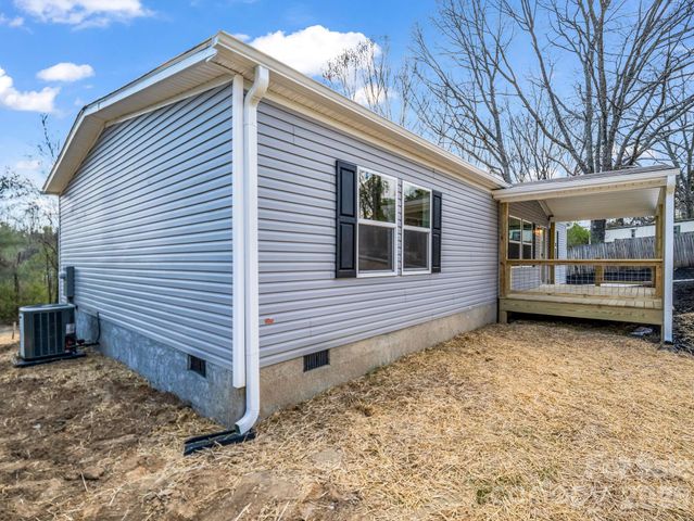 129 Haven Road, East Flat Rock, NC 28726