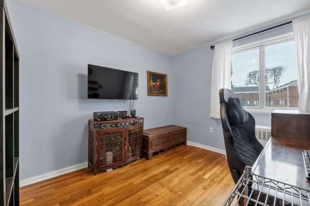 218-01 68 Ave 1Floor, Oakland Gardens, NY 11364