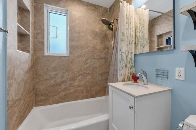 218-01 68 Ave 1Floor, Oakland Gardens, NY 11364