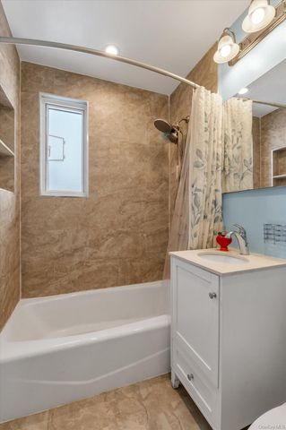 218-01 68 Ave 1Floor, Oakland Gardens, NY 11364