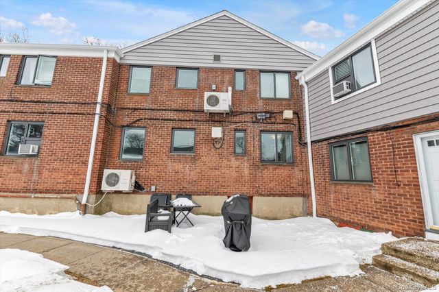 218-01 68 Ave 1Floor, Oakland Gardens, NY 11364