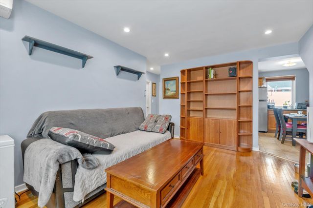 218-01 68 Ave 1Floor, Oakland Gardens, NY 11364