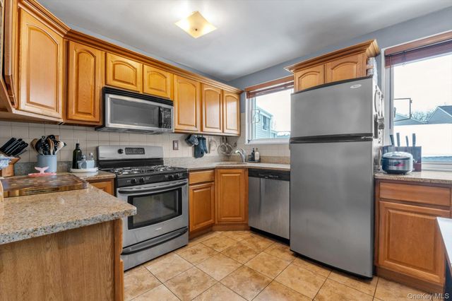 218-01 68 Ave 1Floor, Oakland Gardens, NY 11364