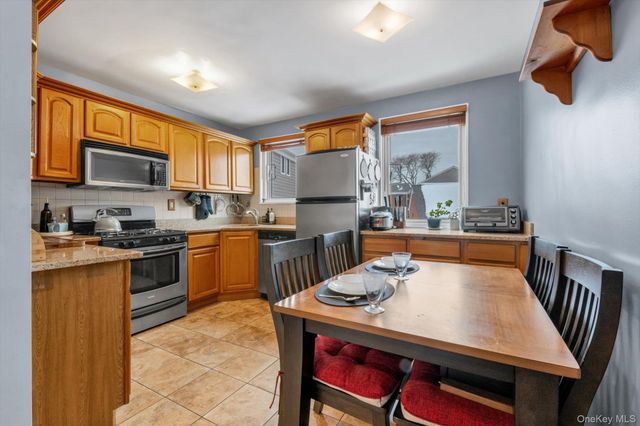 218-01 68 Ave 1Floor, Oakland Gardens, NY 11364