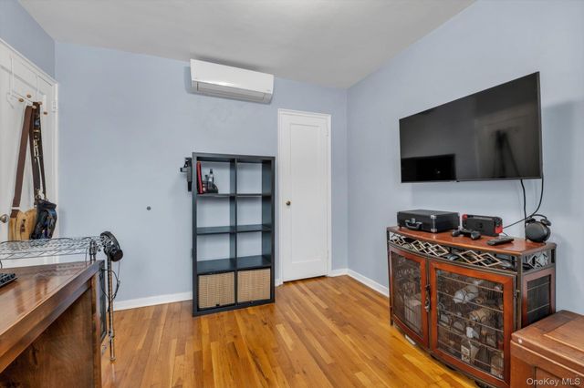 218-01 68 Ave 1Floor, Oakland Gardens, NY 11364