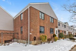 218-01 68 Ave 1Floor, Oakland Gardens, NY 11364